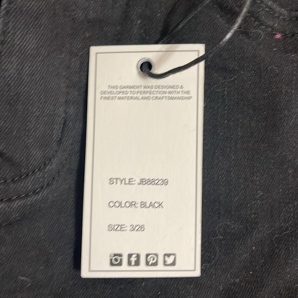 Judy Blue sz 3/26 non- distressed black Capri x2 - Picture 3 of 7